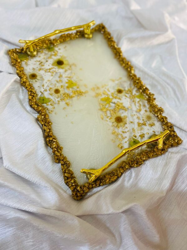 WHITE RESIN TRAY